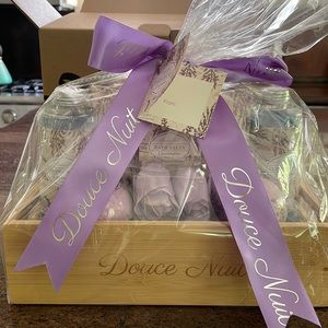 Douce Nuit 18 piece lavender spa gift set